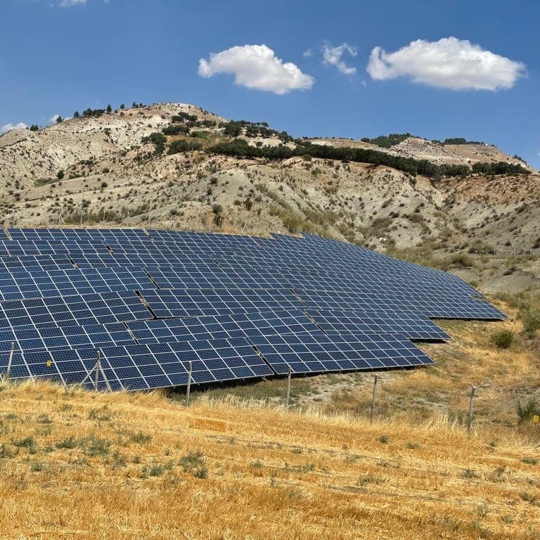 Güneş enerji santrali panel dizileri